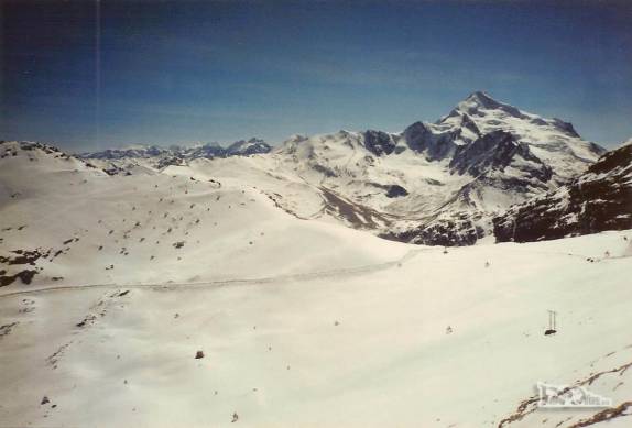 Naquela época, ainda existia muita neve e gelo no topo do monte Chacaltaya, perto de La Paz, na Bolívia (viagem de Julho de 1990)